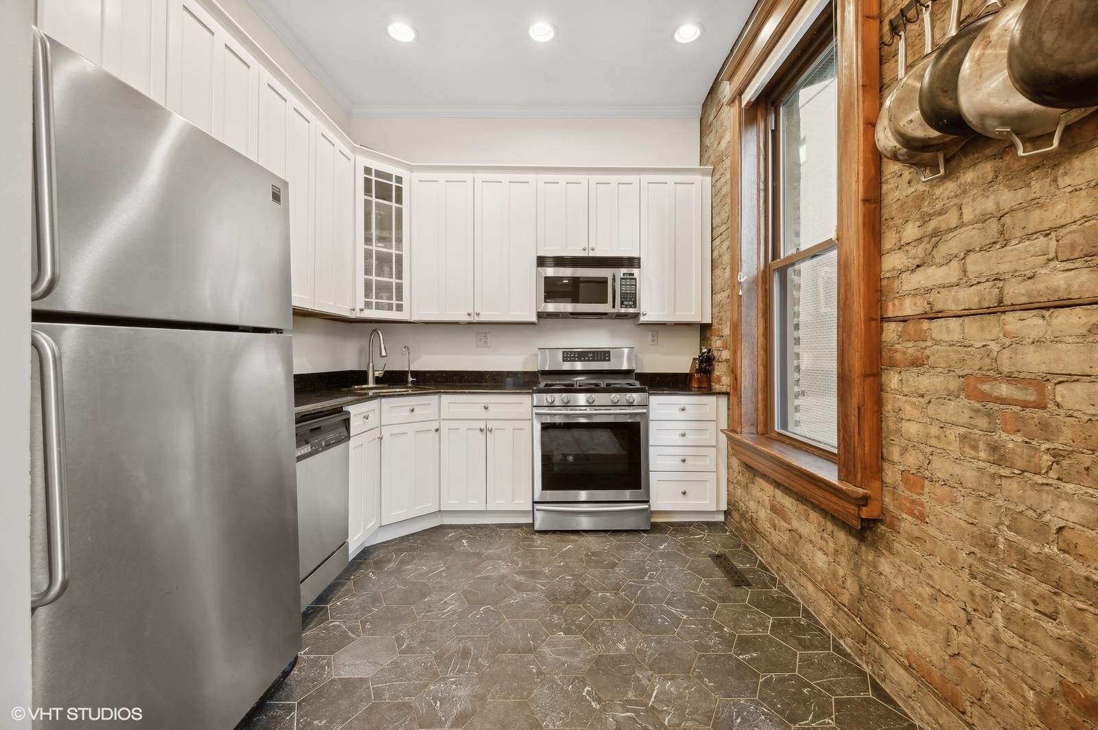 2147 N Kenmore Avenue Unit: 1S