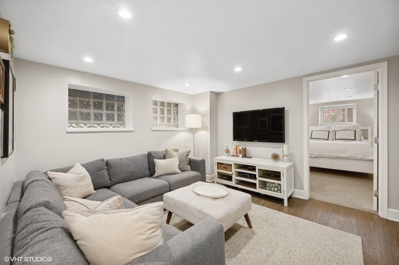 2147 N Kenmore Avenue Unit: 1S