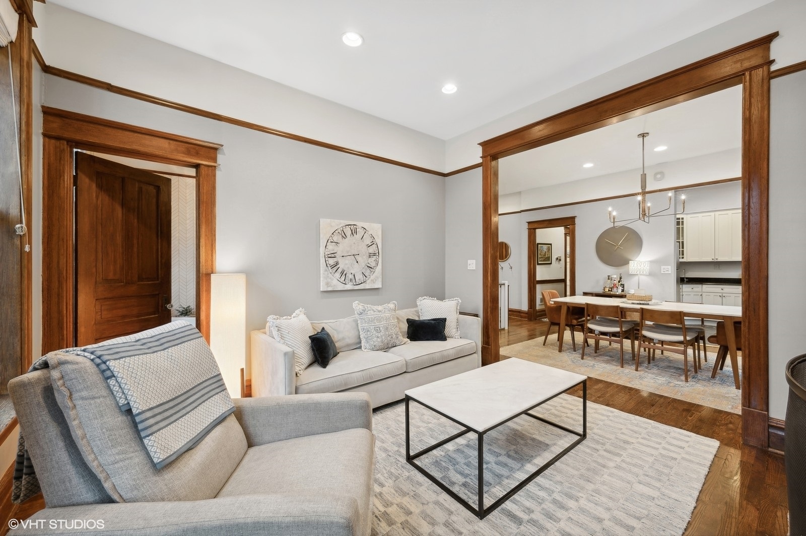 2147 N Kenmore Avenue Unit: 1S