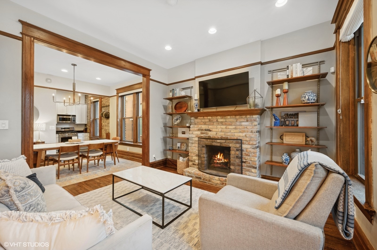 2147 N Kenmore Avenue Unit: 1S