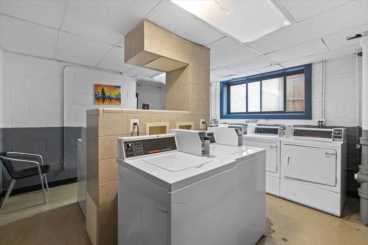 541 W OAKDALE Avenue Unit: 320