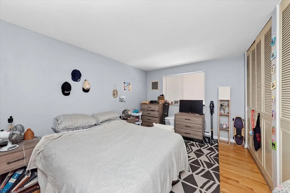 541 W OAKDALE Avenue Unit: 320