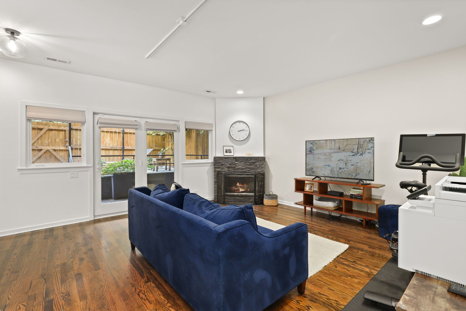 1352 W Wrightwood Avenue