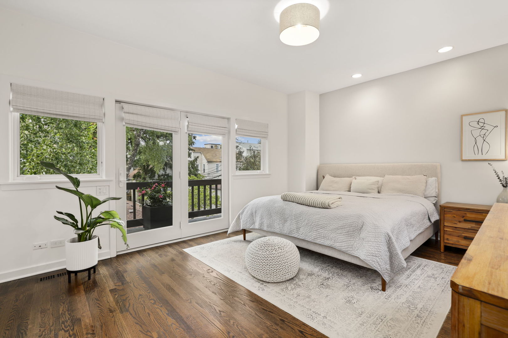 1352 W Wrightwood Avenue