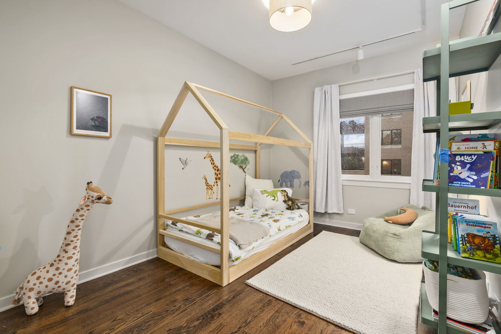 1352 W Wrightwood Avenue