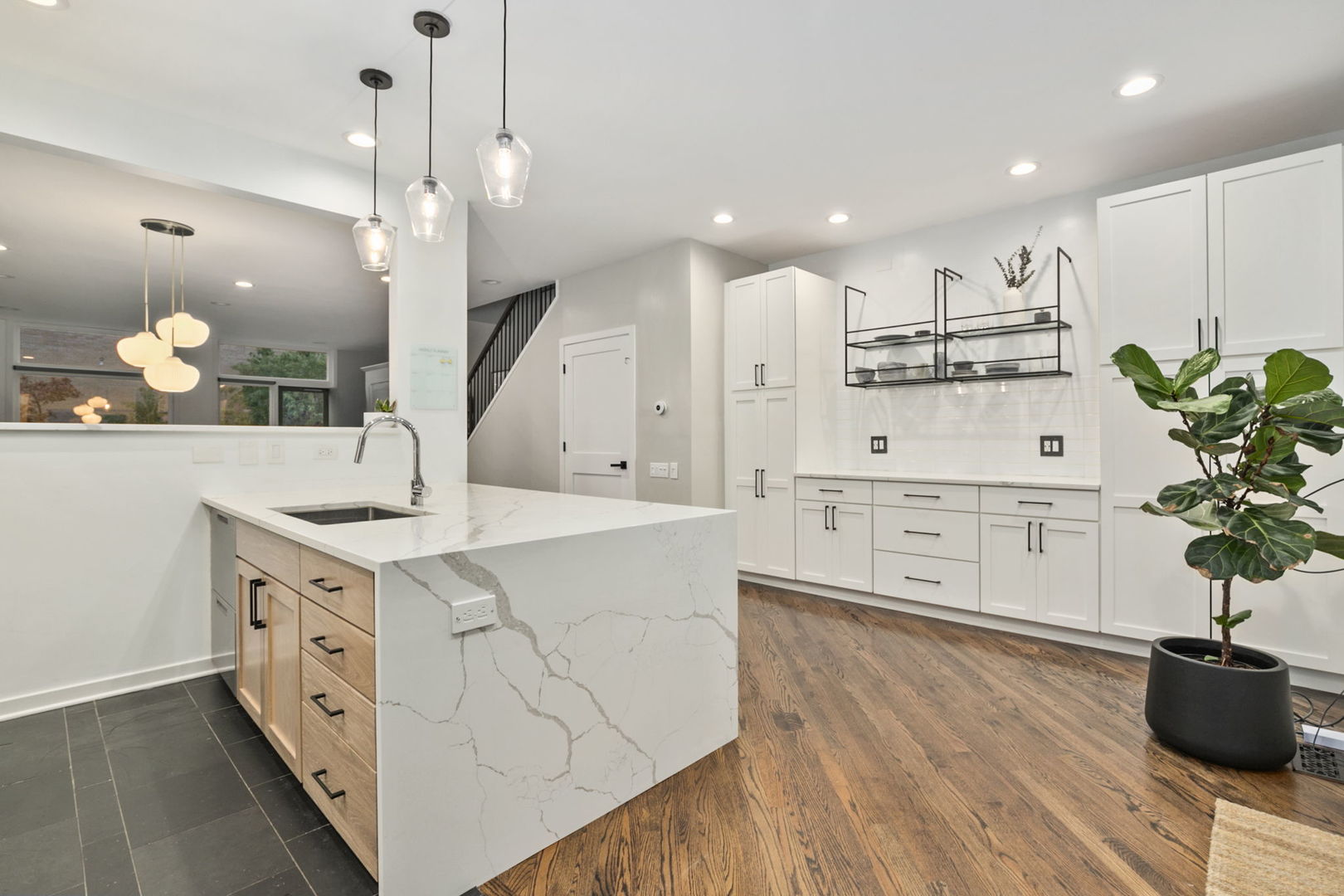 1352 W Wrightwood Avenue