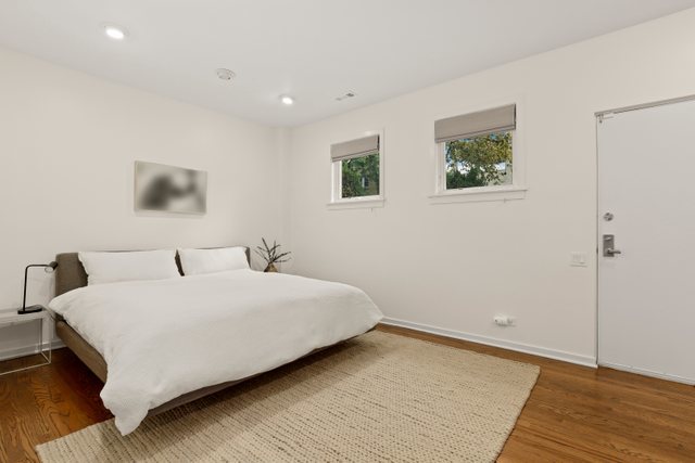 1352 W Wrightwood Avenue