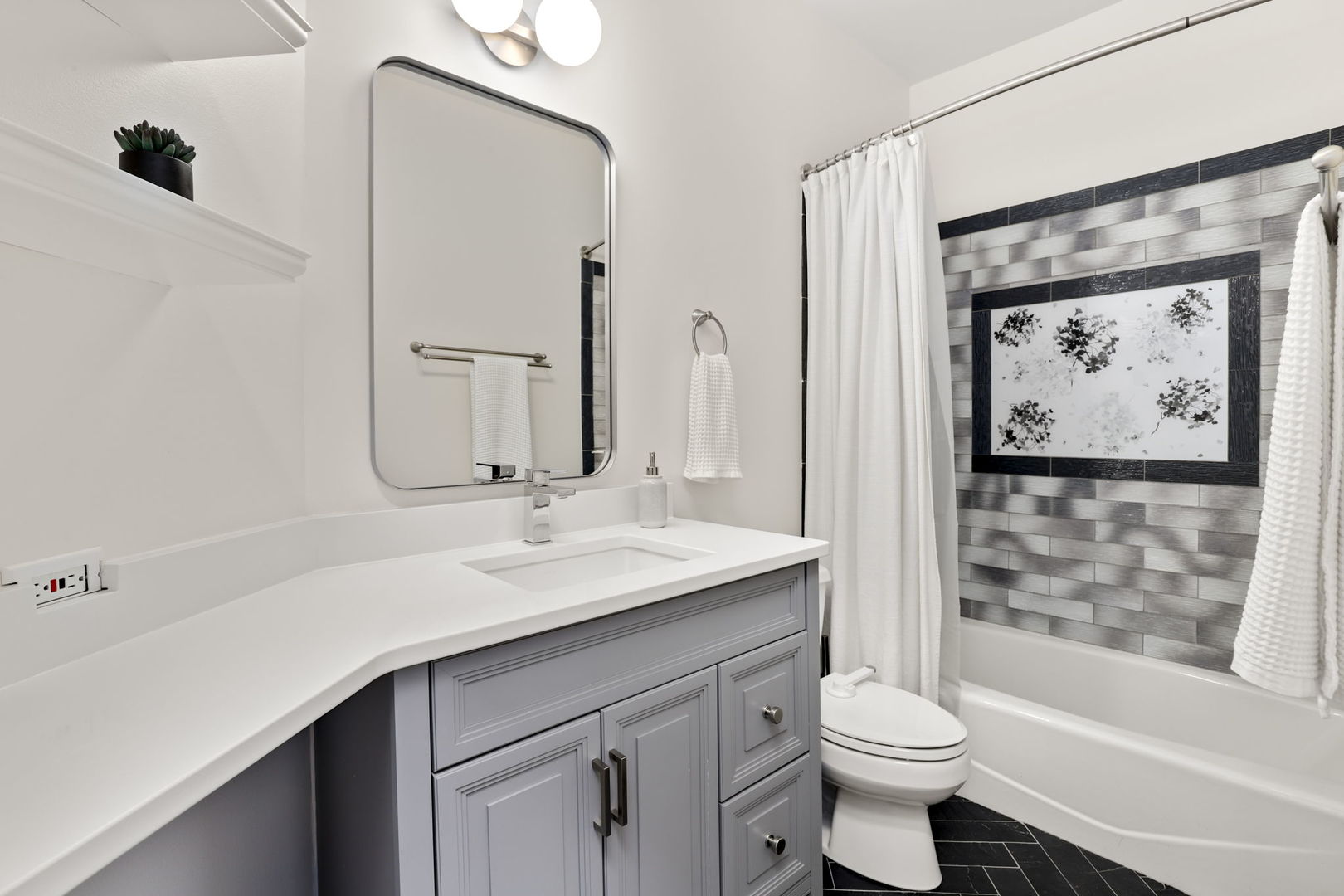 1352 W Wrightwood Avenue