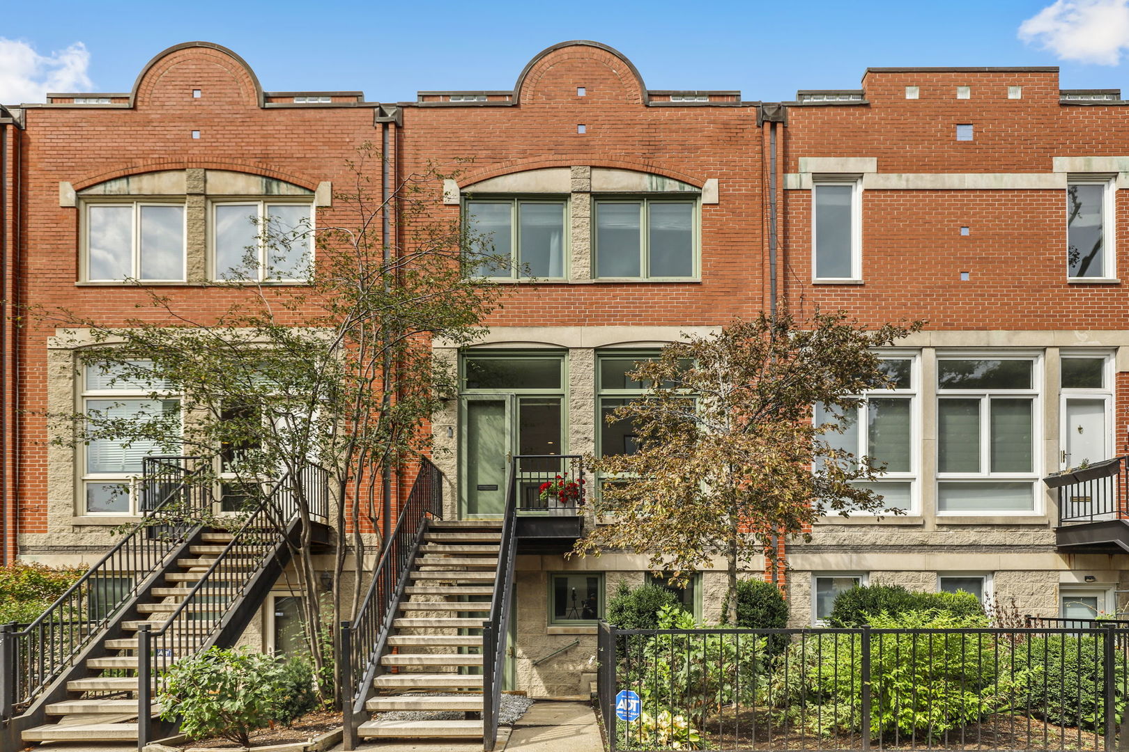 1352 W Wrightwood Avenue