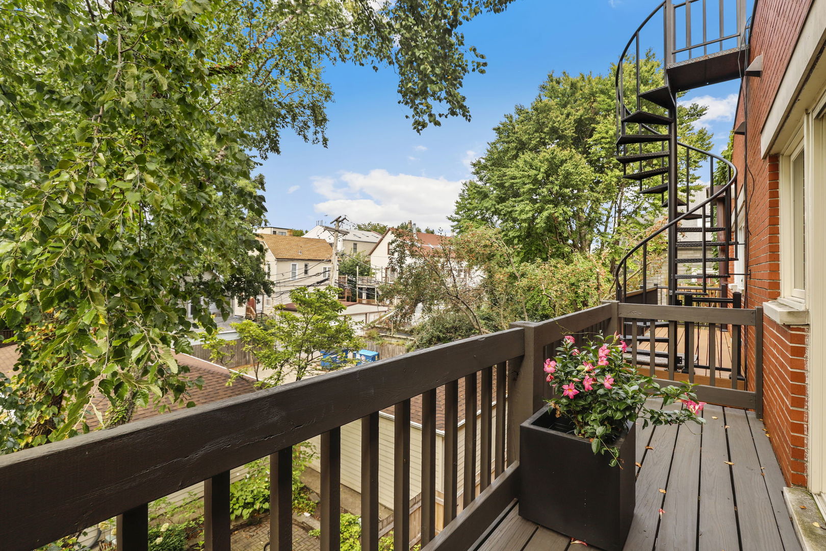 1352 W Wrightwood Avenue