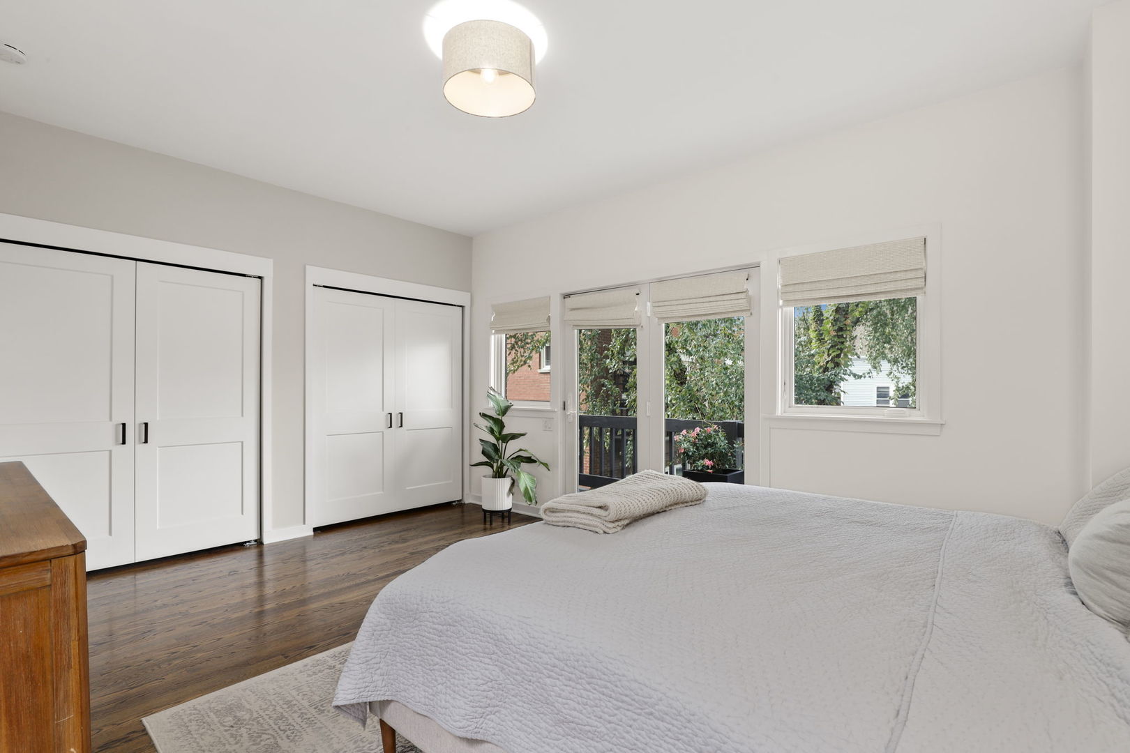 1352 W Wrightwood Avenue