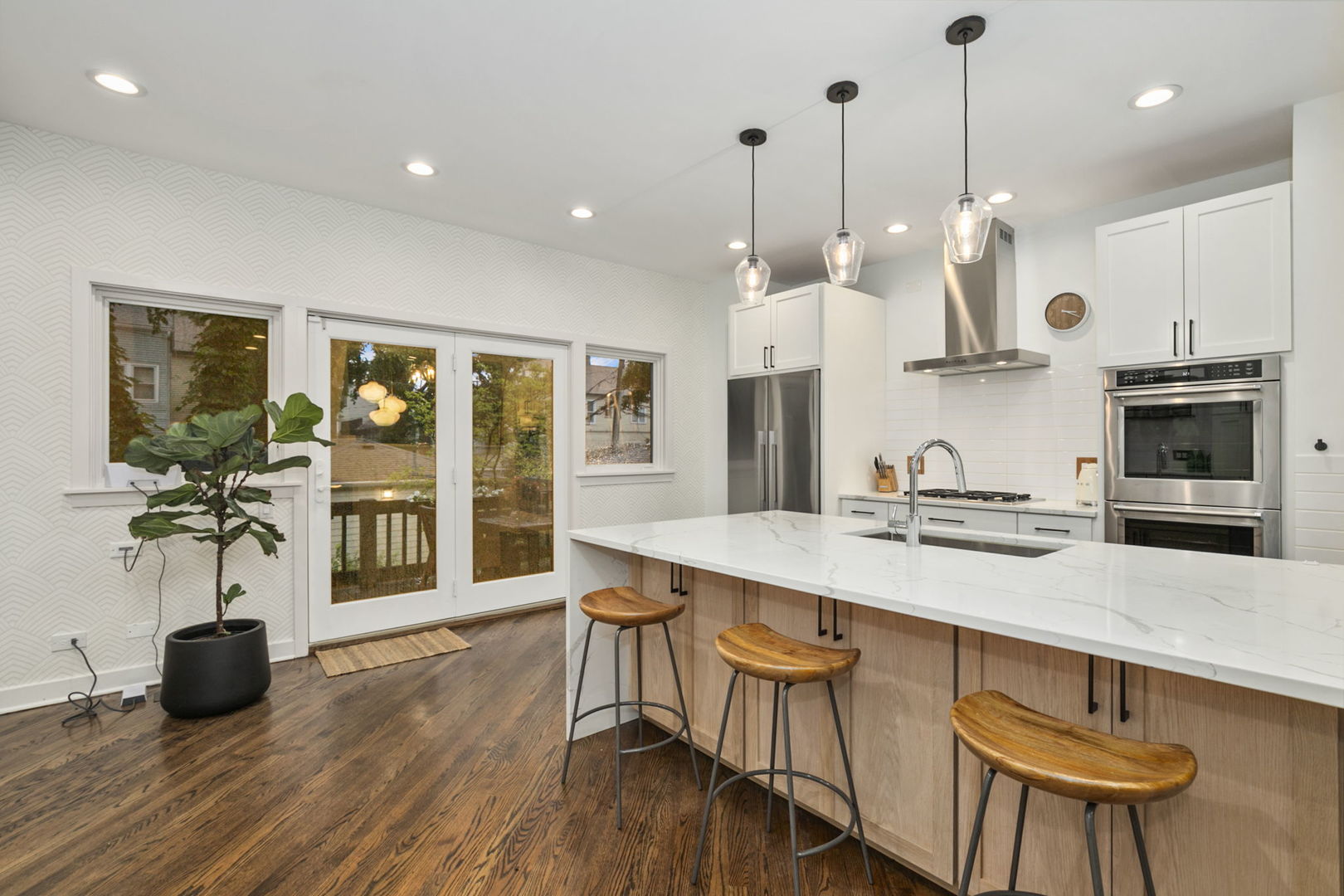 1352 W Wrightwood Avenue