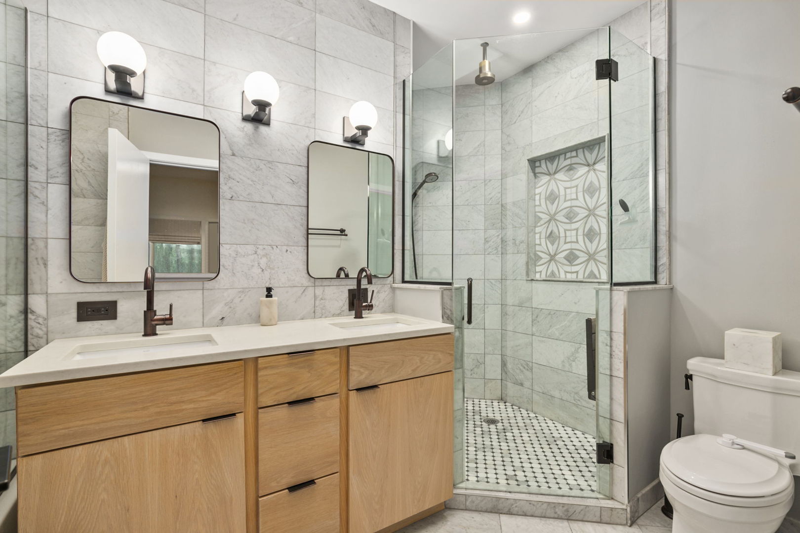 1352 W Wrightwood Avenue