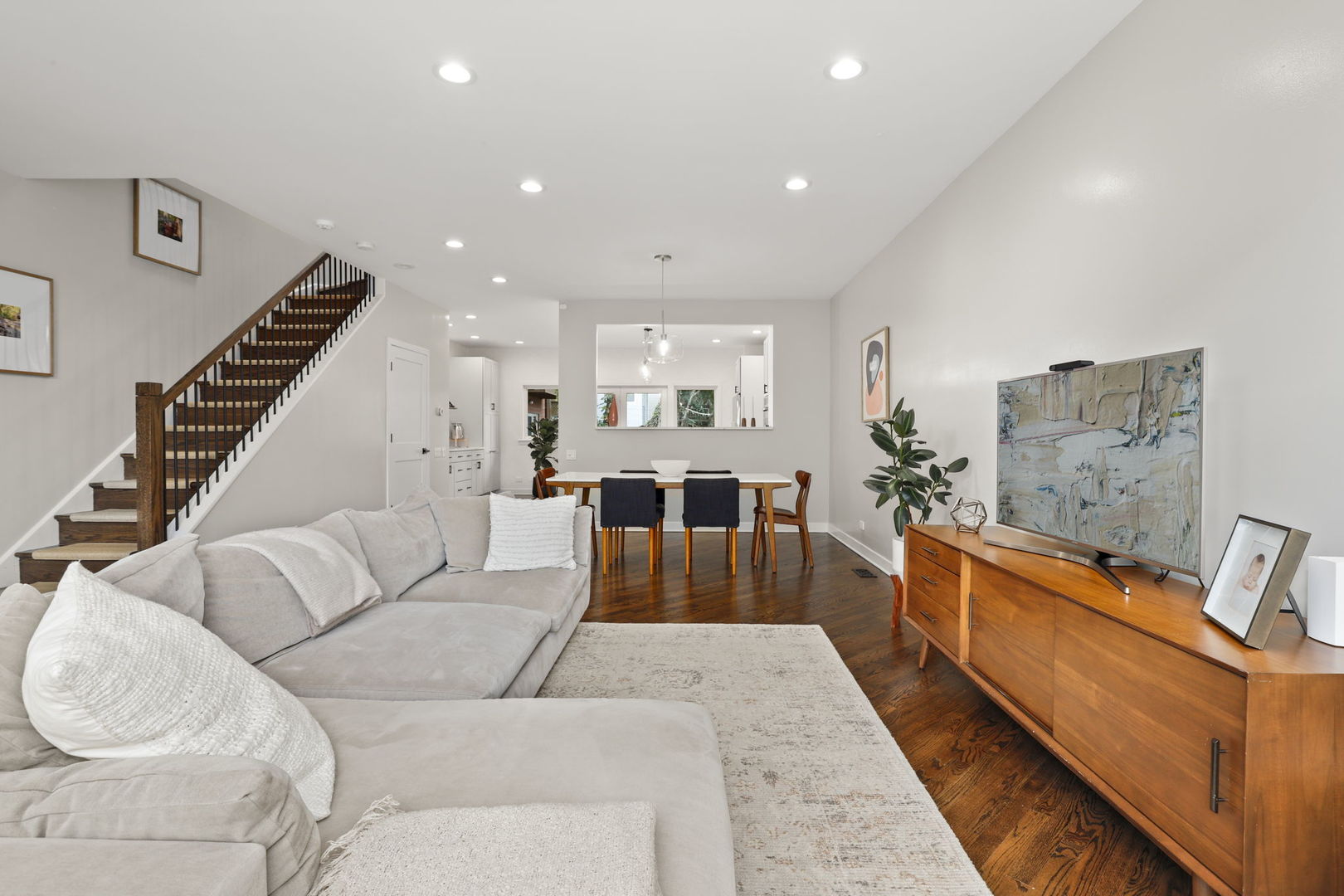 1352 W Wrightwood Avenue