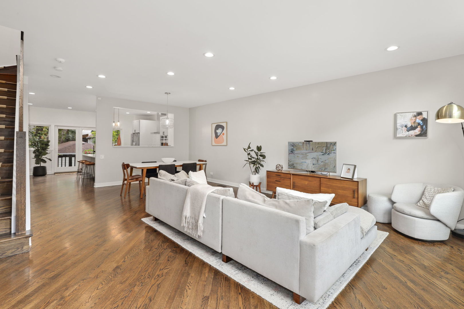 1352 W Wrightwood Avenue