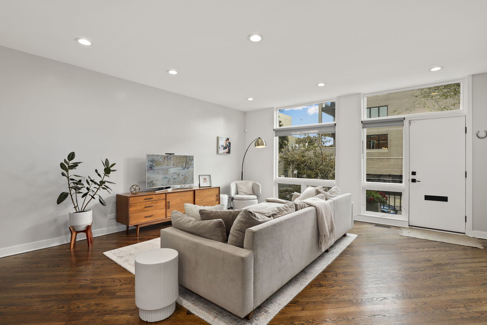 1352 W Wrightwood Avenue