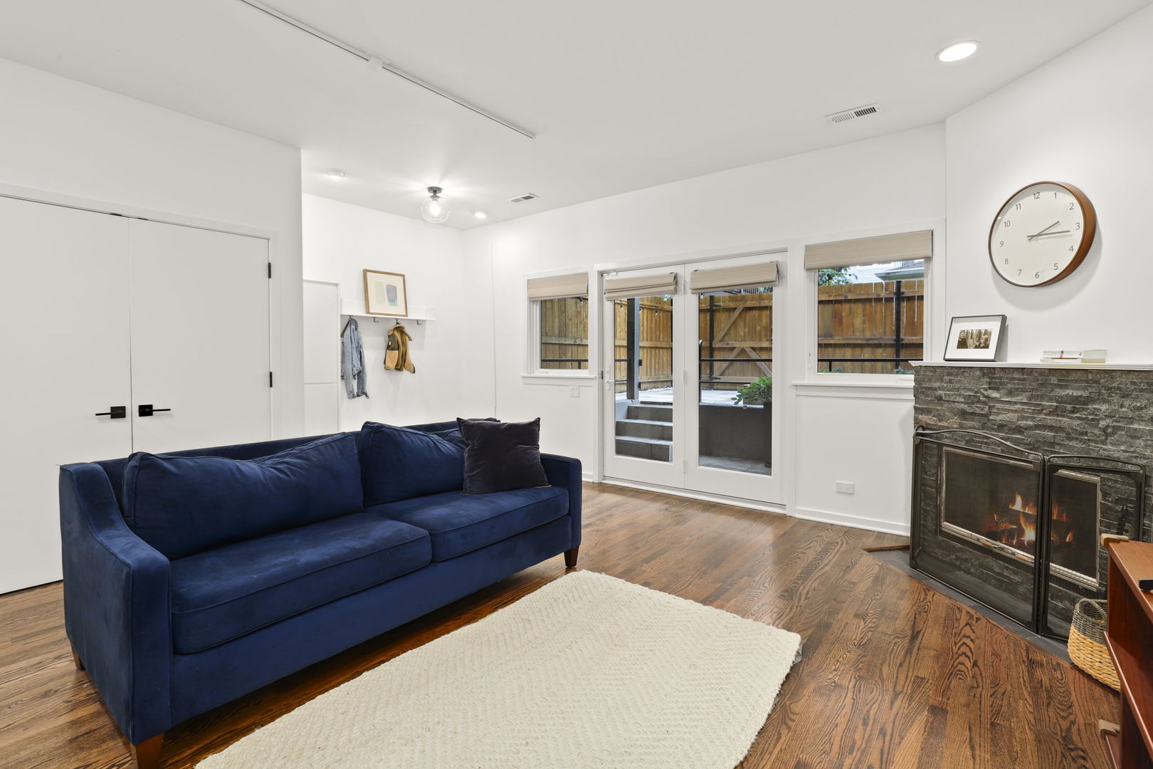 1352 W Wrightwood Avenue