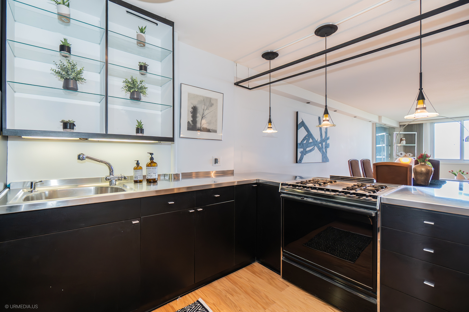 2144 N Lincoln Park West Unit: 16AD