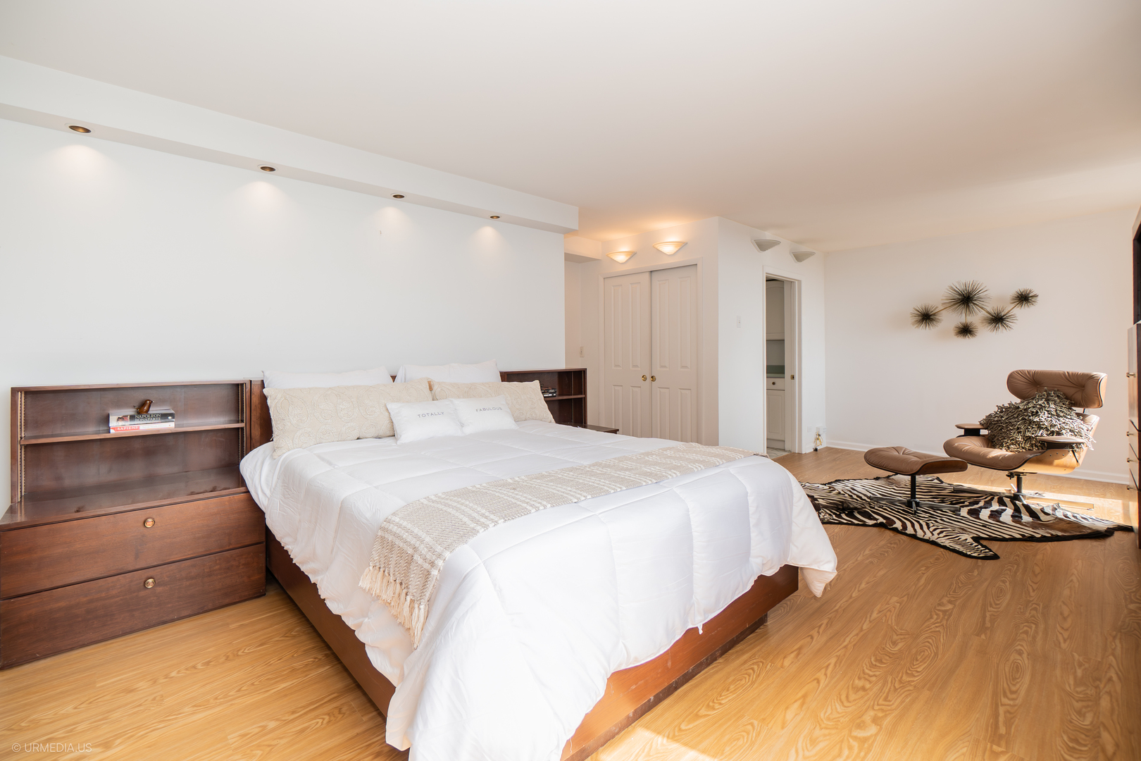 2144 N Lincoln Park West Unit: 16AD