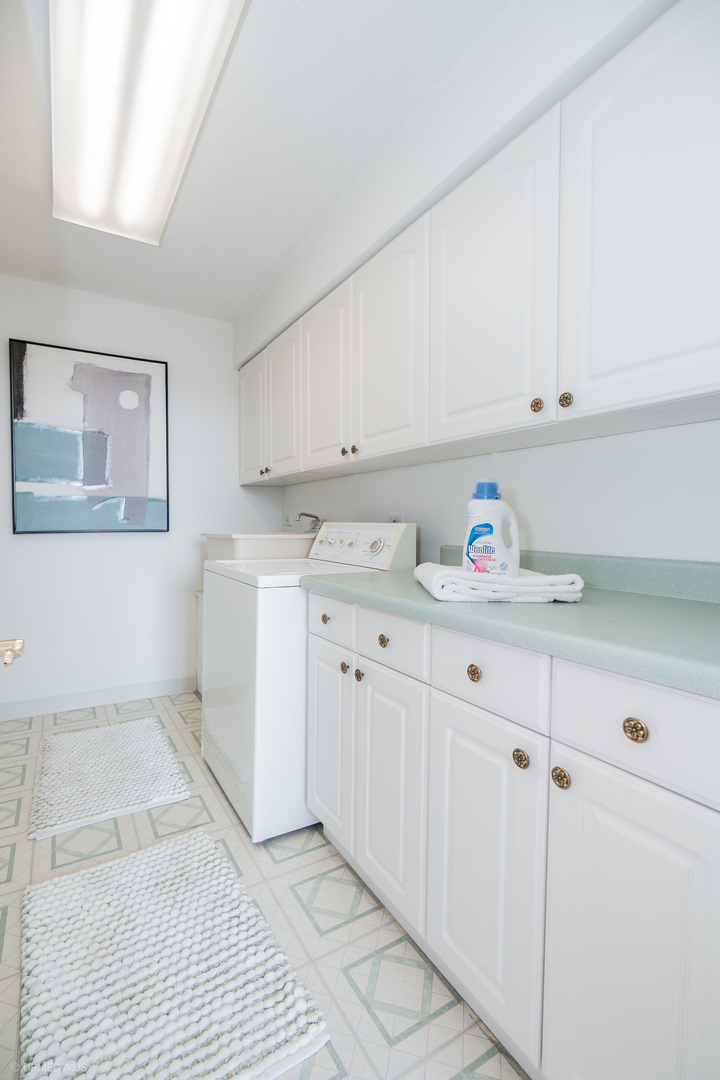 2144 N Lincoln Park West Unit: 16AD