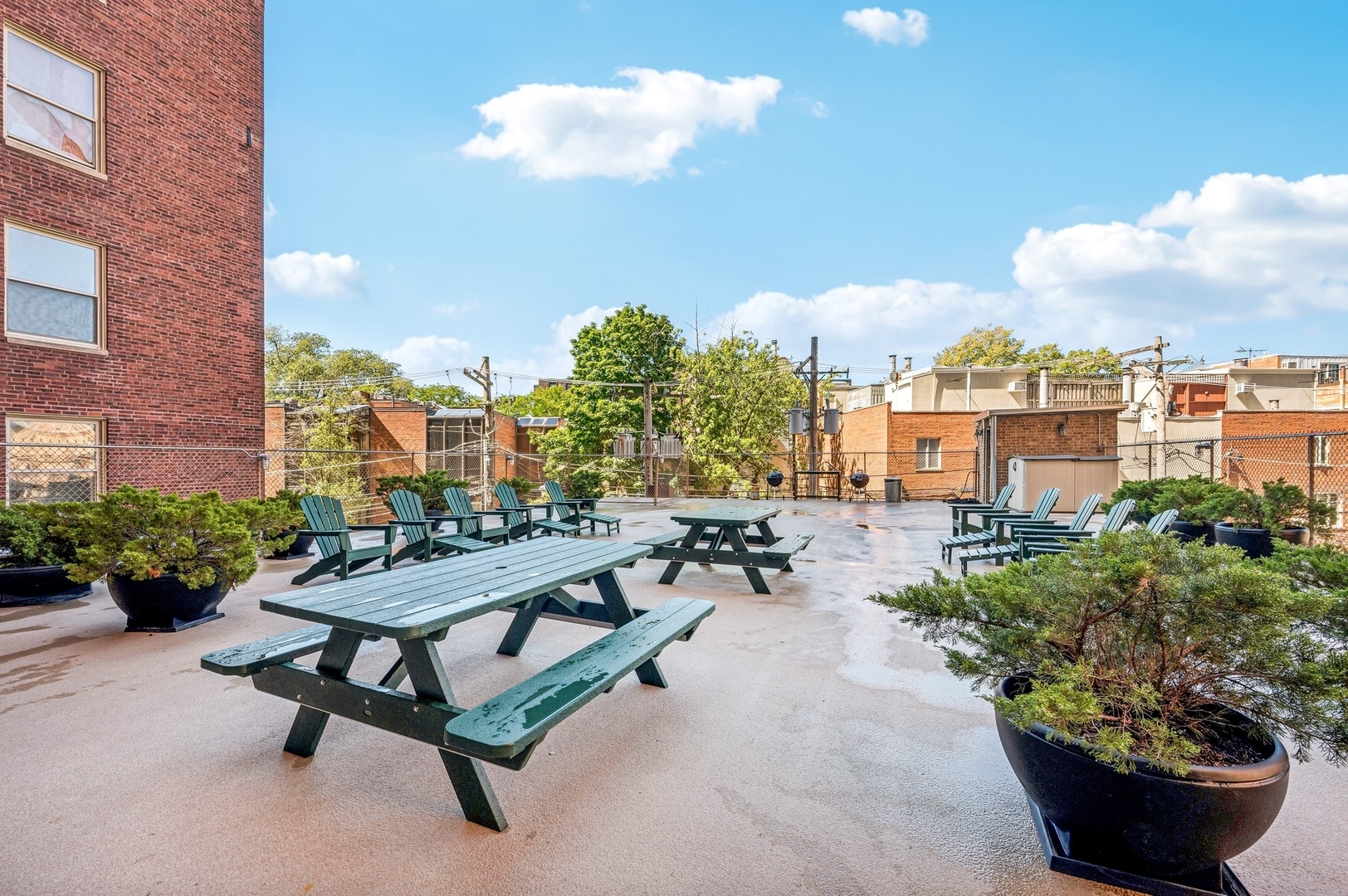 2144 N Lincoln Park West Unit: 16AD