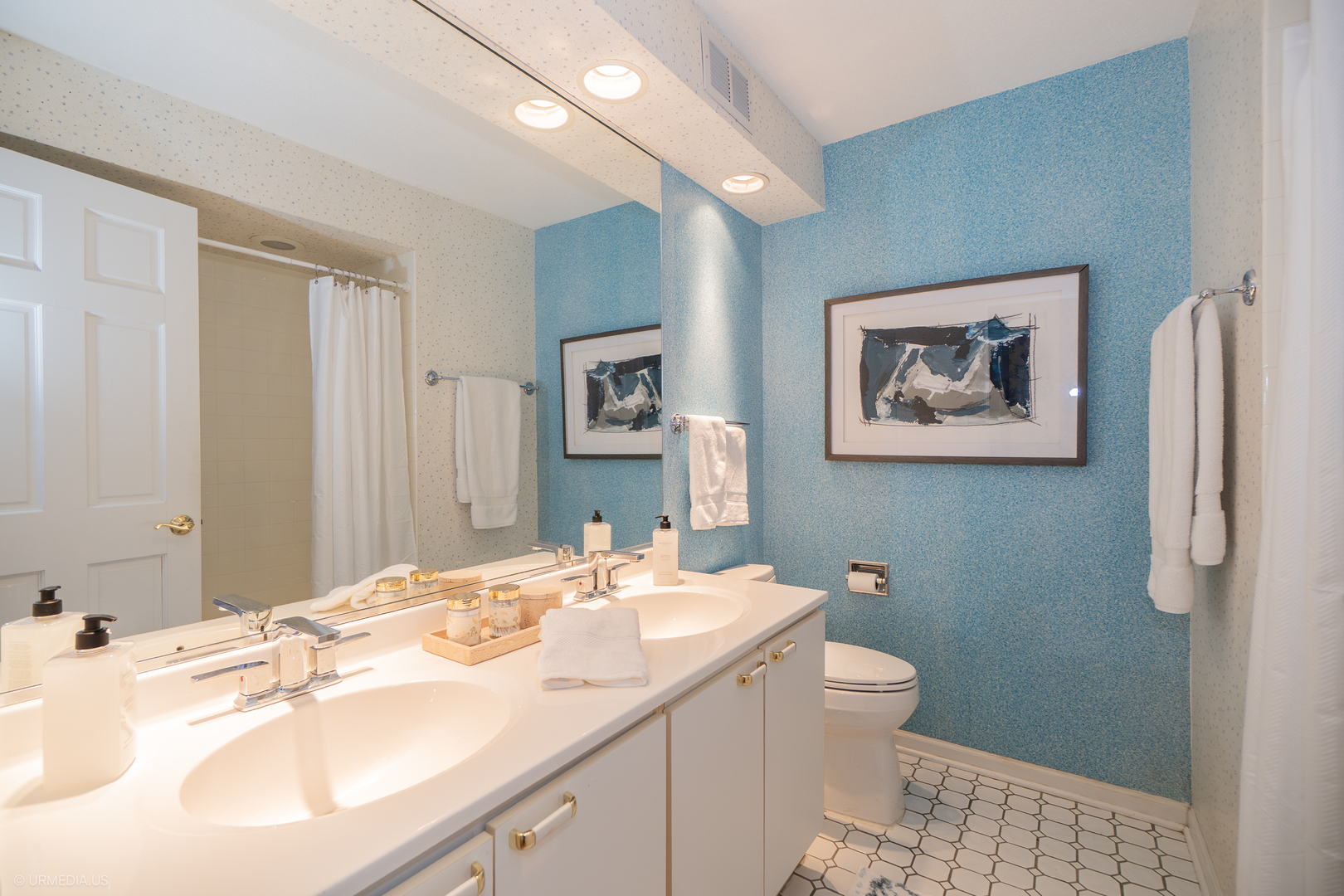 2144 N Lincoln Park West Unit: 16AD