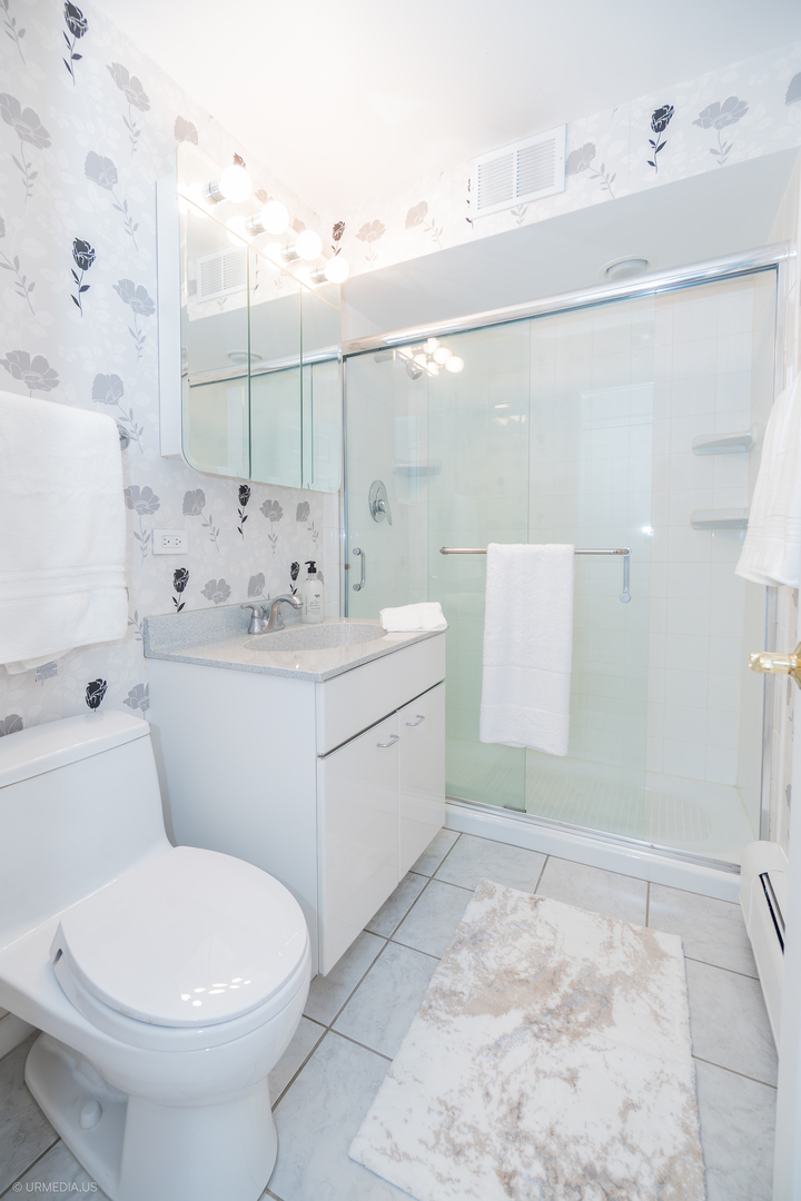 2144 N Lincoln Park West Unit: 16AD