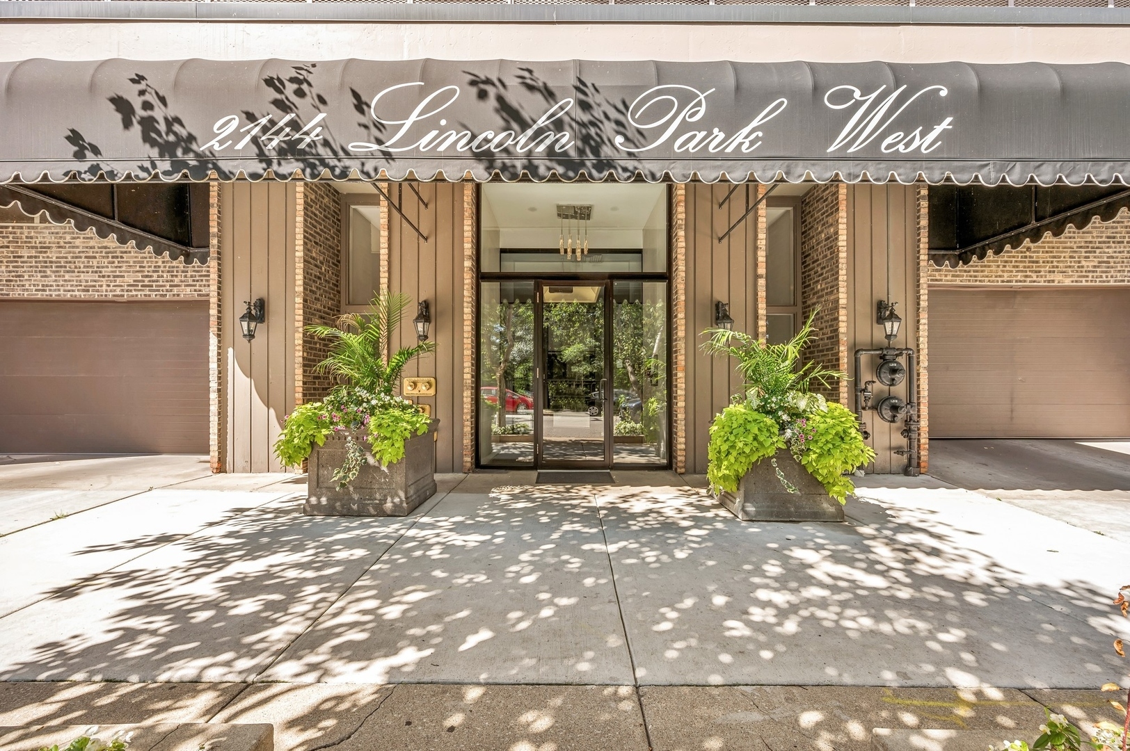 2144 N Lincoln Park West Unit: 16AD