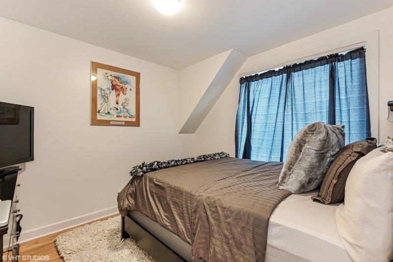 1037 W Oakdale Avenue Unit: 2