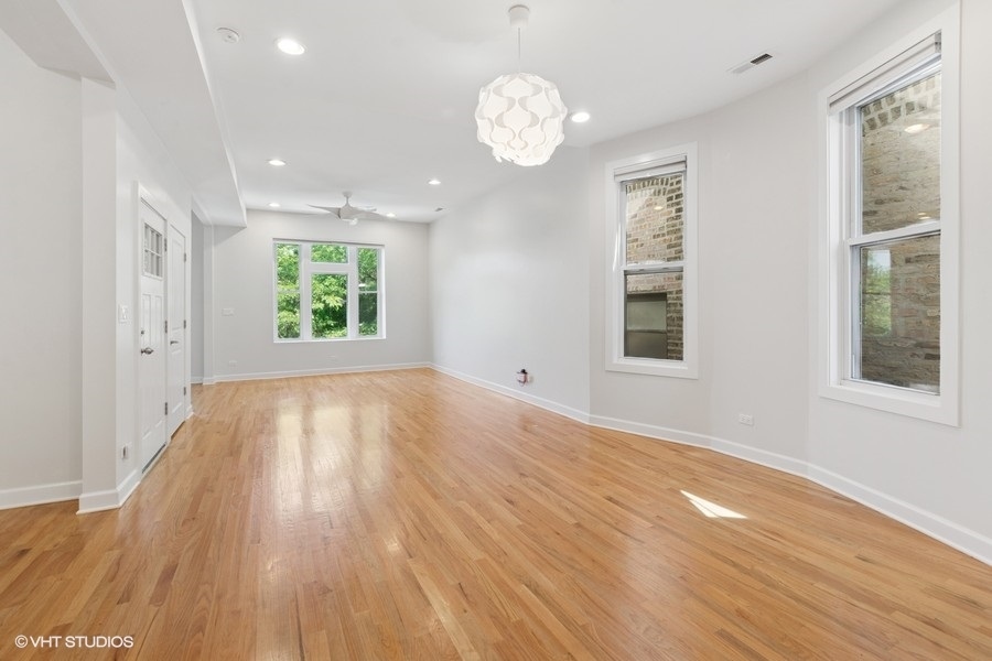 1037 W Oakdale Avenue Unit: 2