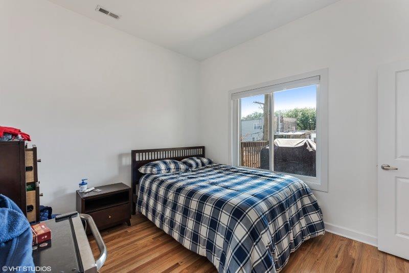 1037 W Oakdale Avenue Unit: 2