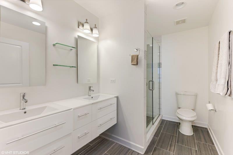 1037 W Oakdale Avenue Unit: 2