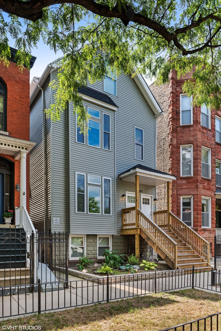 1037 W Oakdale Avenue Unit: 2