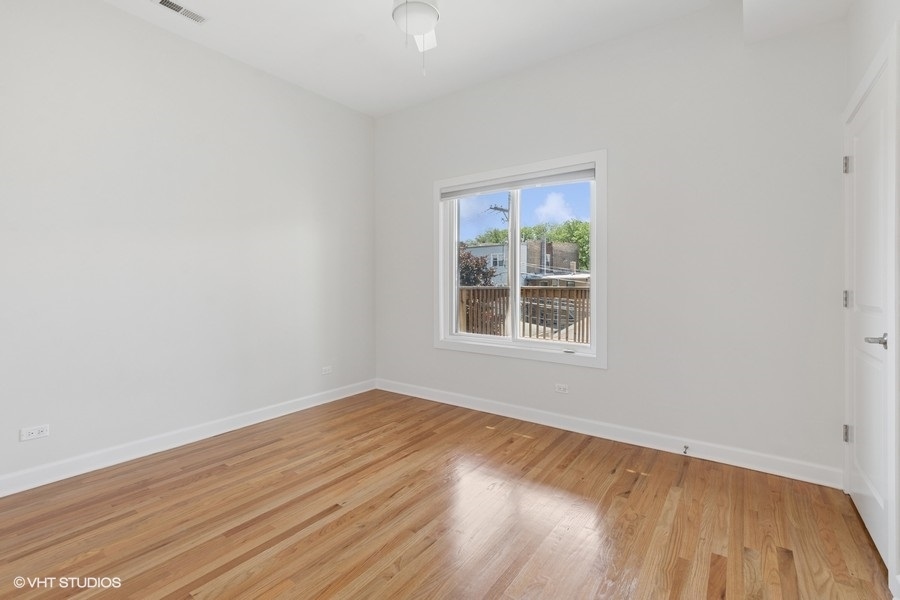 1037 W Oakdale Avenue Unit: 2