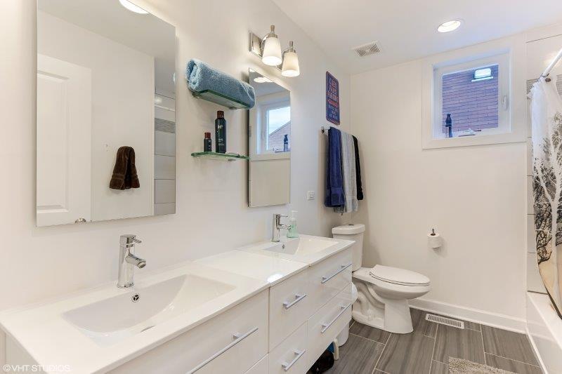 1037 W Oakdale Avenue Unit: 2