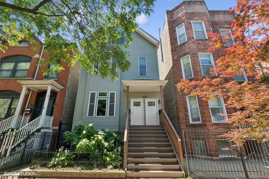 1037 W Oakdale Avenue Unit: 2