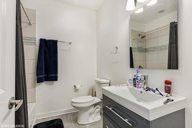 1037 W Oakdale Avenue Unit: 2