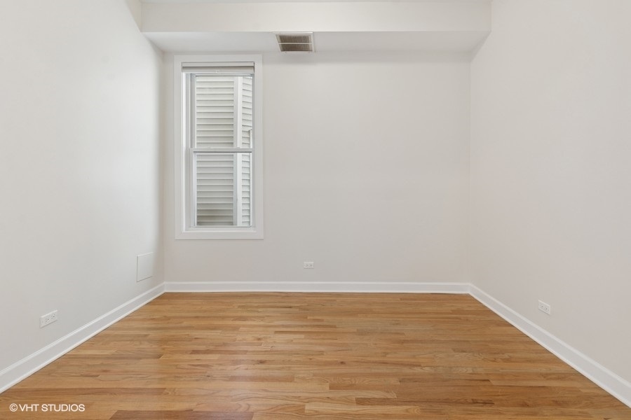 1037 W Oakdale Avenue Unit: 2