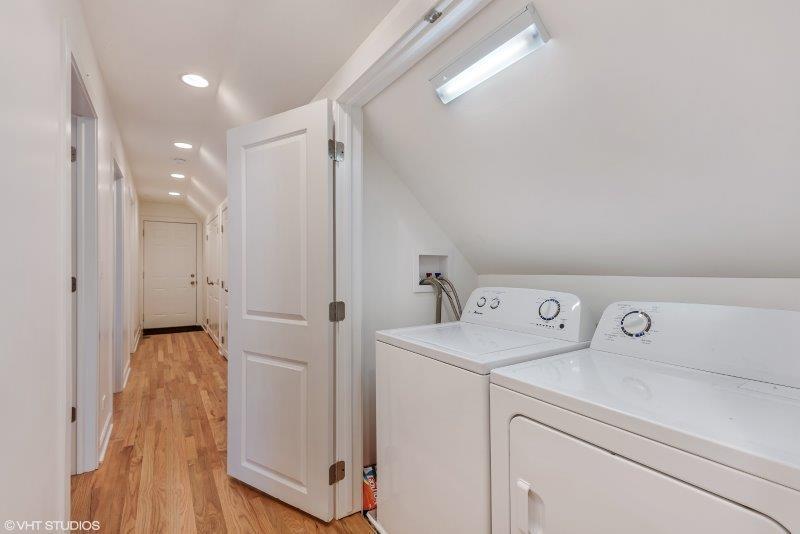 1037 W Oakdale Avenue Unit: 2