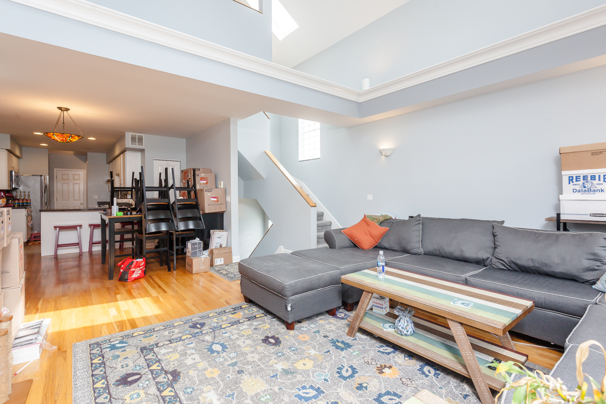 3835 N Southport Avenue Unit: 3