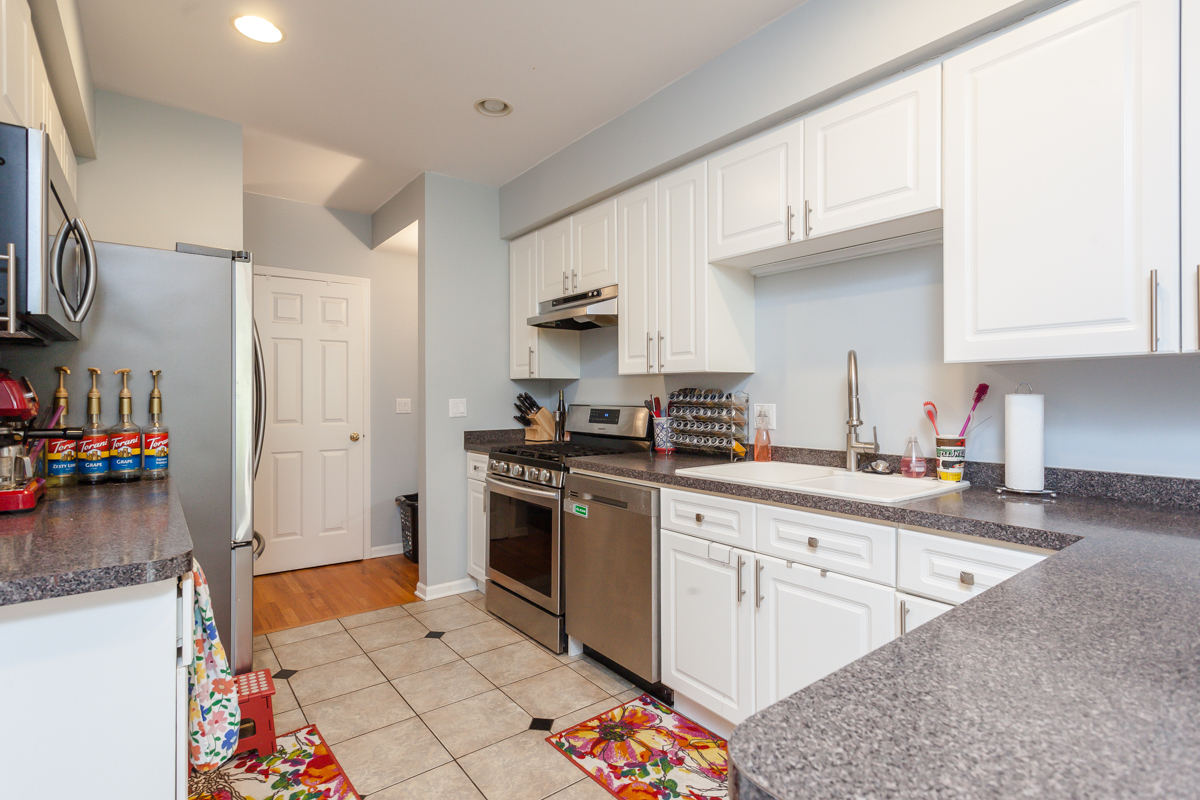 3835 N Southport Avenue Unit: 3