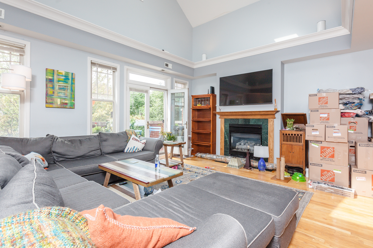 3835 N Southport Avenue Unit: 3