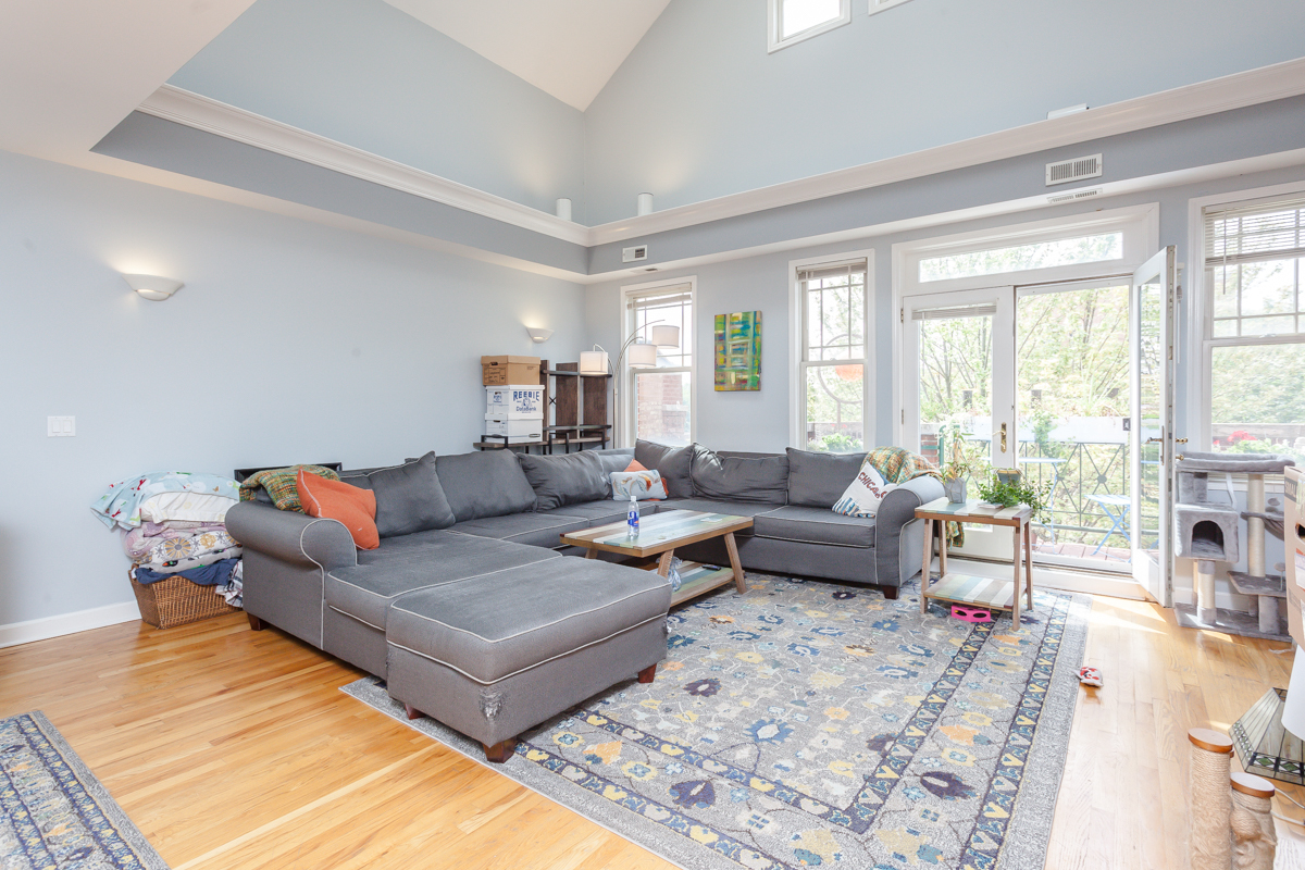 3835 N Southport Avenue Unit: 3