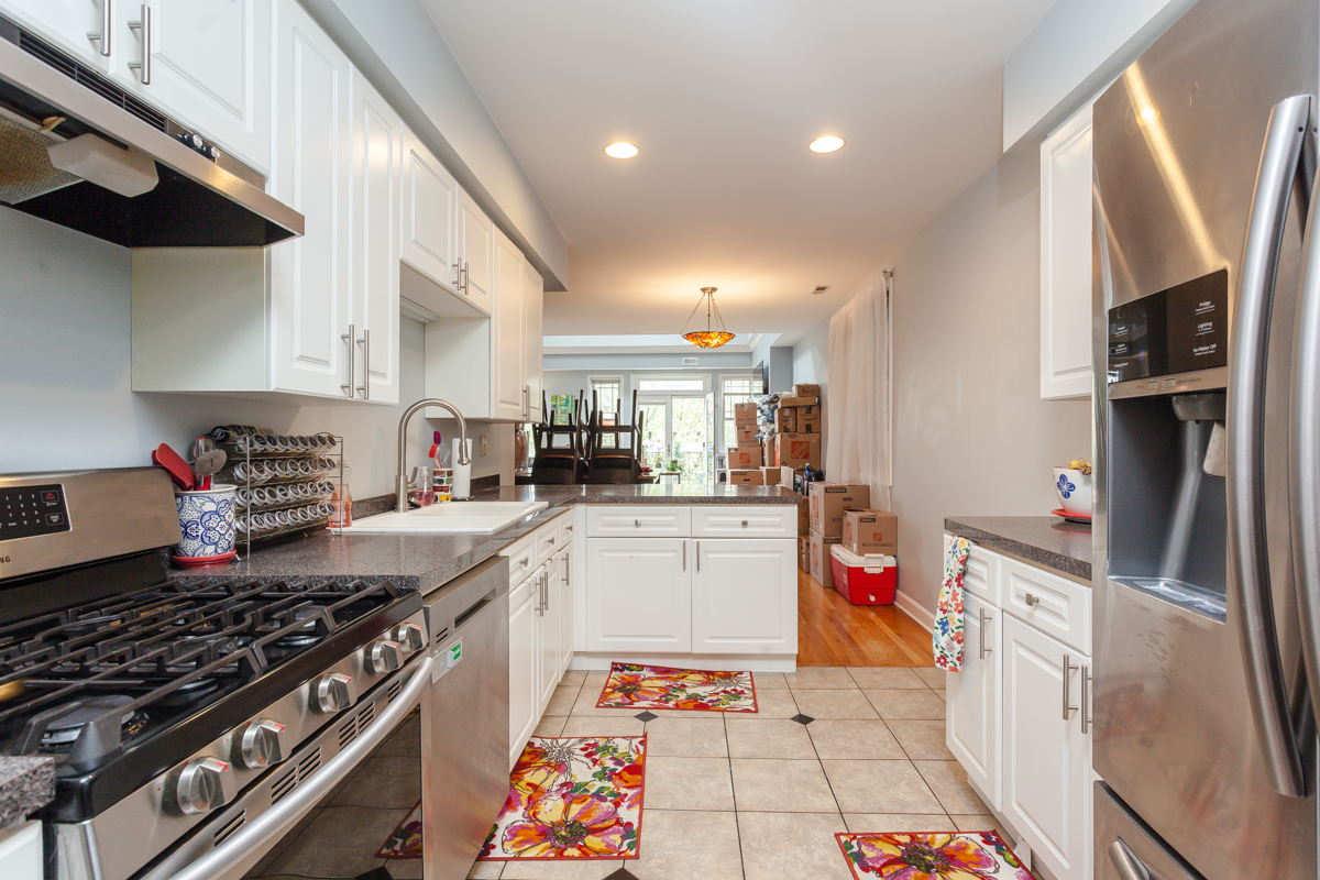 3835 N Southport Avenue Unit: 3