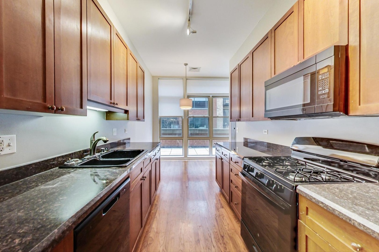 324 N Jefferson Street Unit: 302