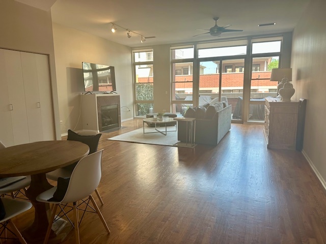 324 N Jefferson Street Unit: 302