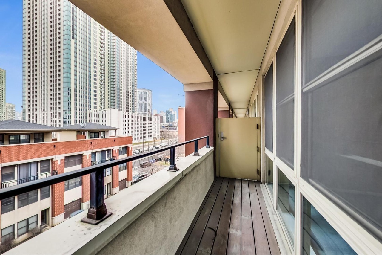 324 N Jefferson Street Unit: 302