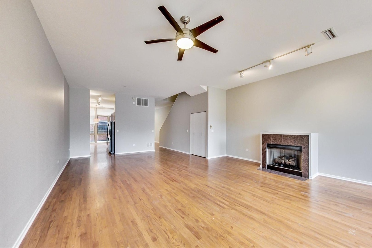 324 N Jefferson Street Unit: 302