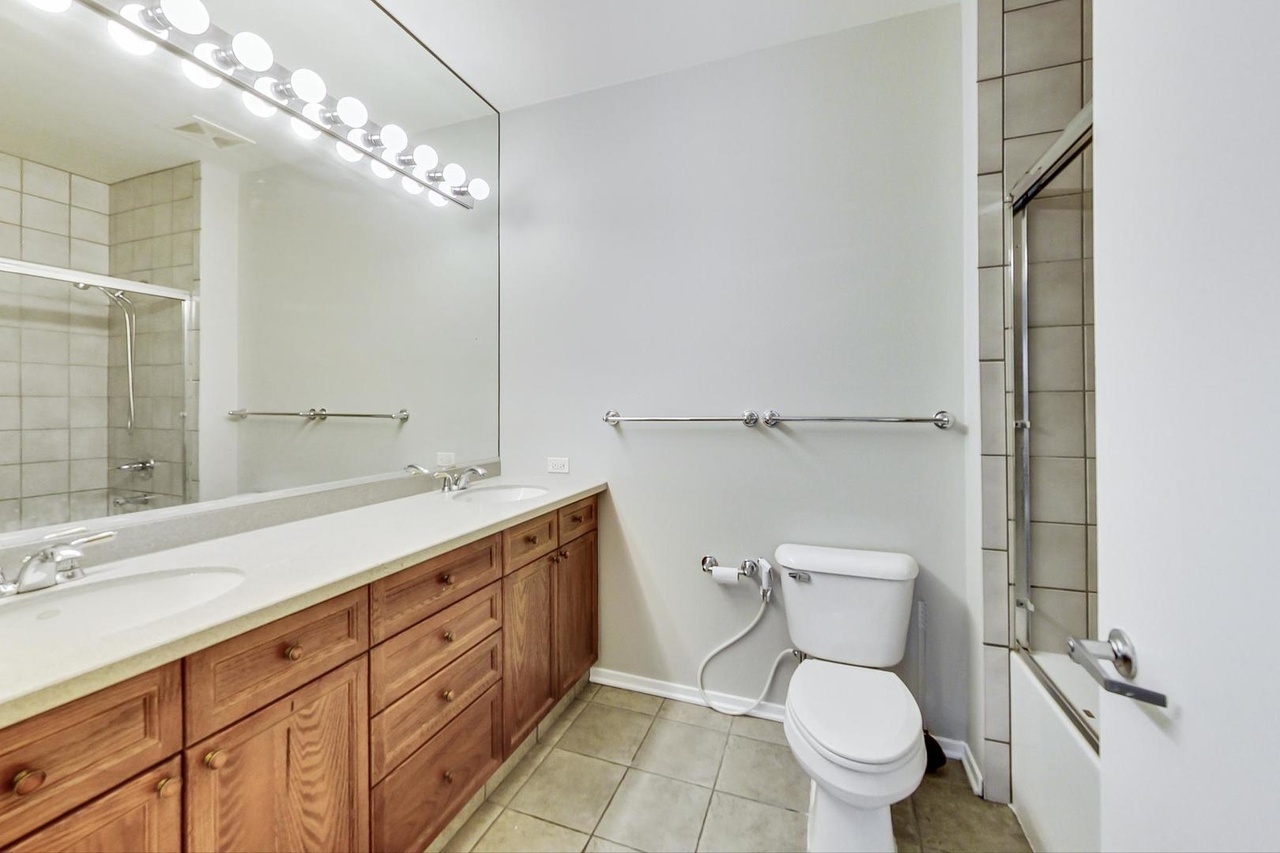 324 N Jefferson Street Unit: 302