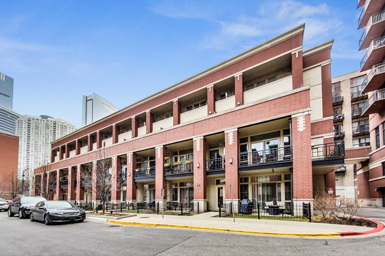 324 N Jefferson Street Unit: 302